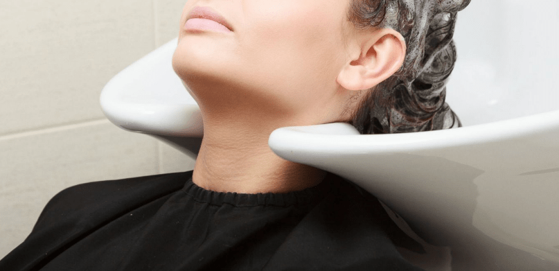 Mulher diz ter sofrido um AVC após lavar o cabelo em salão de beleza na Califórnia