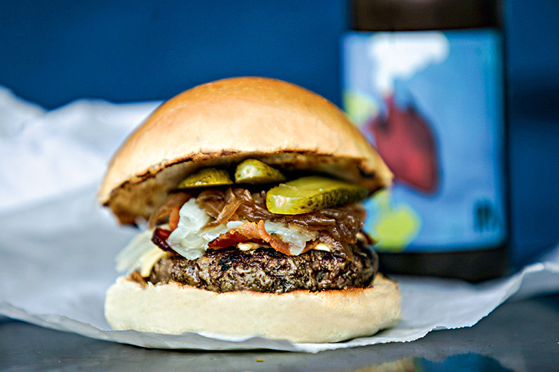 Vinil Burger: minilanchonete também marca presença no food truck de VEJA SÃO PAULO Vinil Burger: minilanchonete também marca presença no food truck de VEJA SÃO PAULO