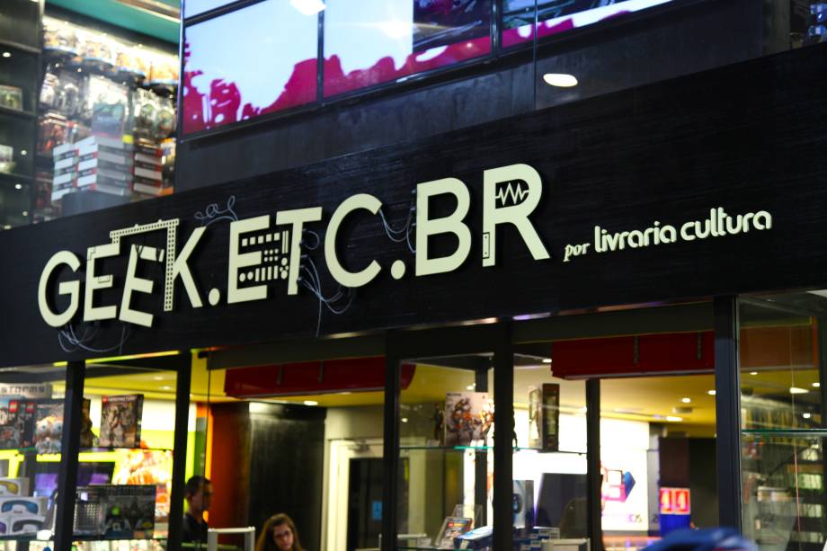 Variedade: a loja oferece uma gama de produtos que vai desde jogos para PS3 e edições de luxo de quadrinhos até objetos com referências geeks Variedade: a loja oferece uma gama de produtos que vai desde jogos para PS3 e edições de luxo de quadrinhos até objetos com referências geeks