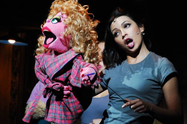 A atriz Marilice Cosenza manipula a personagem Lucy De Vassa: A atriz Marilice Cosenza manipula a personagem Lucy De Vassa: