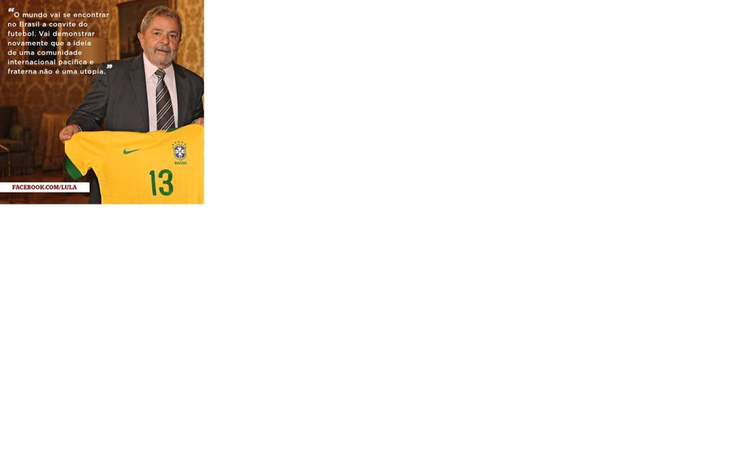 Lula vê jogo em casa com a família