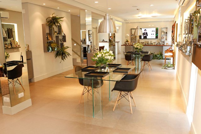 Juliana Manzini abre loja física com mais de 5 000 bijuterias