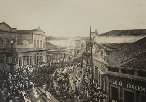 Contexto político: forças revolucionárias tomam as ruas de Maceió em 1930 Contexto político: forças revolucionárias tomam as ruas de Maceió em 1930