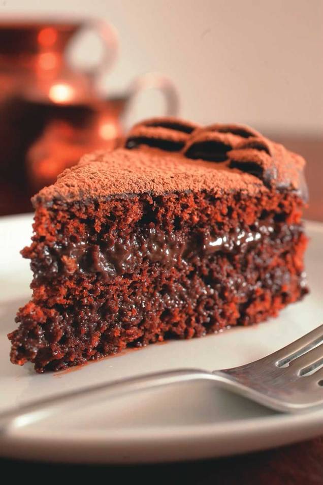 Bolo de chocolate meio amargo: úmido na medida Bolo de chocolate meio amargo: úmido na medida