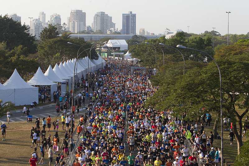 A Maratona de Revezamento Pão de Açúcar é um dos principais circuitos da cidade