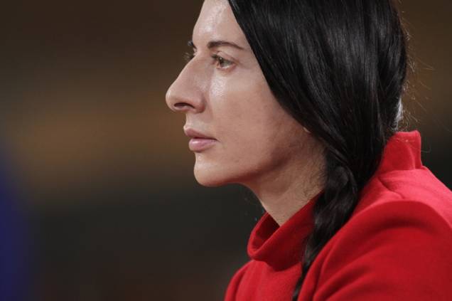 Marina Abramovic - Artista Presente: três meses no MoMA sentada diante de estranhos Marina Abramovic - Artista Presente: três meses no MoMA sentada diante de estranhos