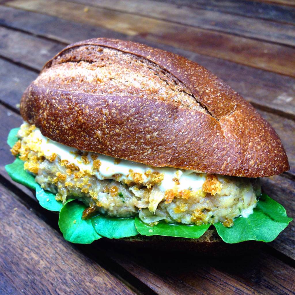 MasterChef Mohamad faz sandubas em evento antigourmet