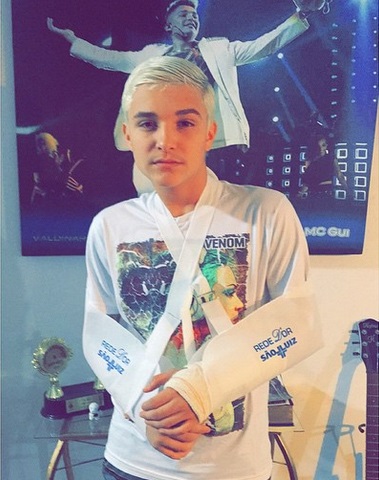 Depois de acidente em show, MC Gui tranquiliza fãs: “graças a Deus estou bem”