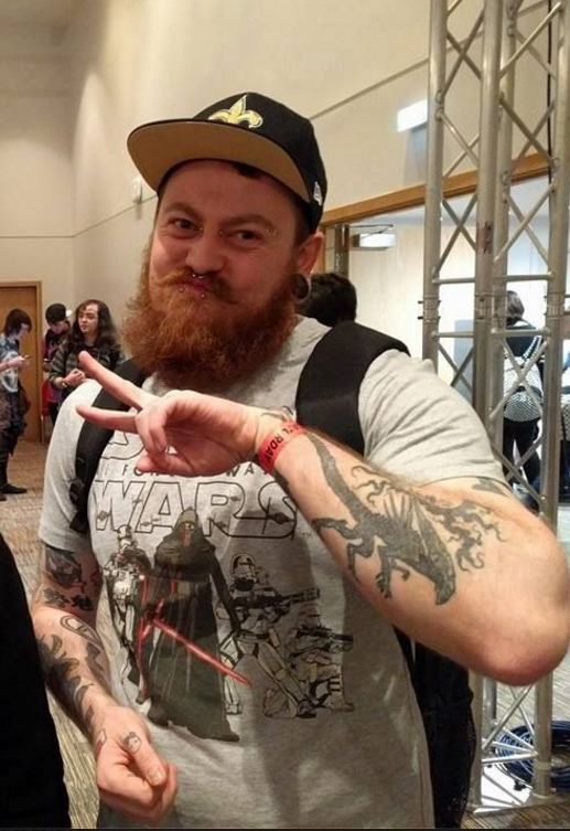 Escocês é preso após ensinar cachorro a fazer gesto nazista