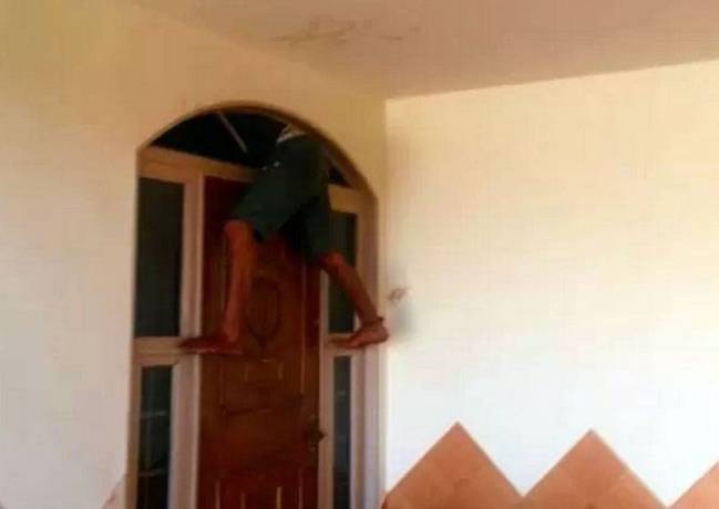 Menor entalado