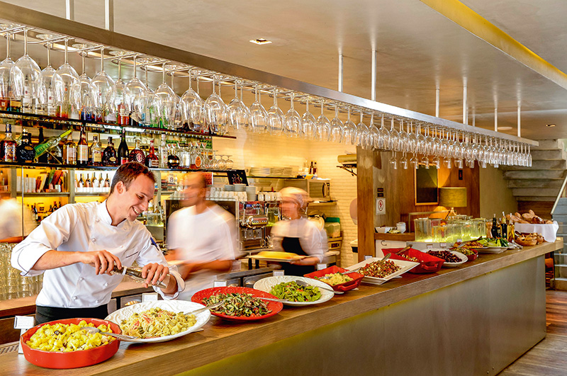 Ambiente da casa: bufê de saladas Ambiente da casa: bufê de saladas