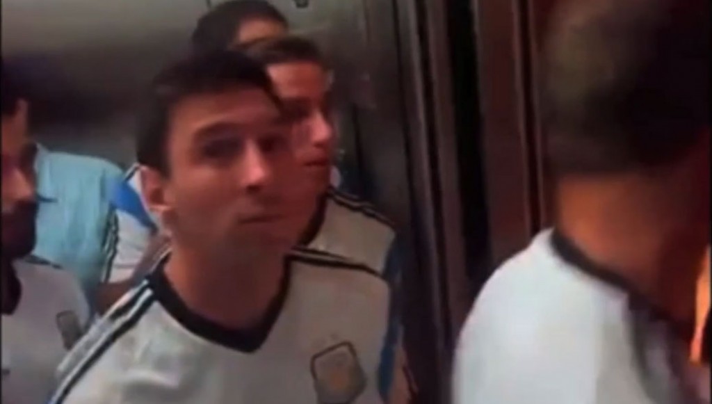 Torcedor pega elevador com Messi, grava vídeo e faz sucesso na internet