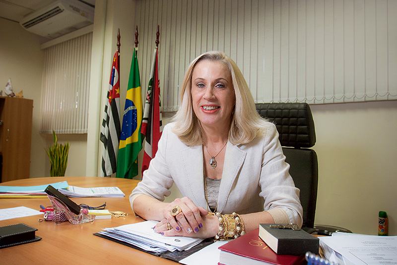 Elaine Biasoli: o estilo da primeira mulher a chefiar o Denarc