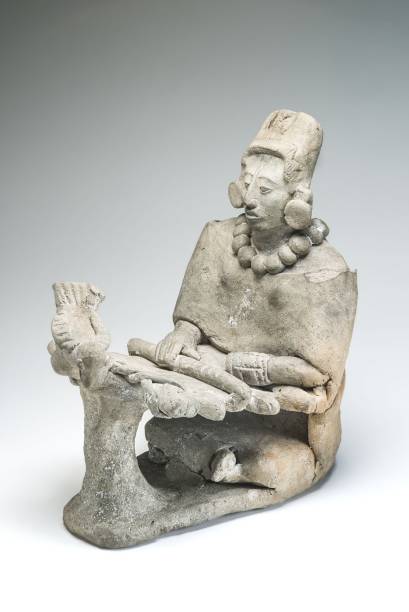 Tecelã feita de cerâmica (600-900 d. C.) Tecelã feita de cerâmica (600-900 d. C.)