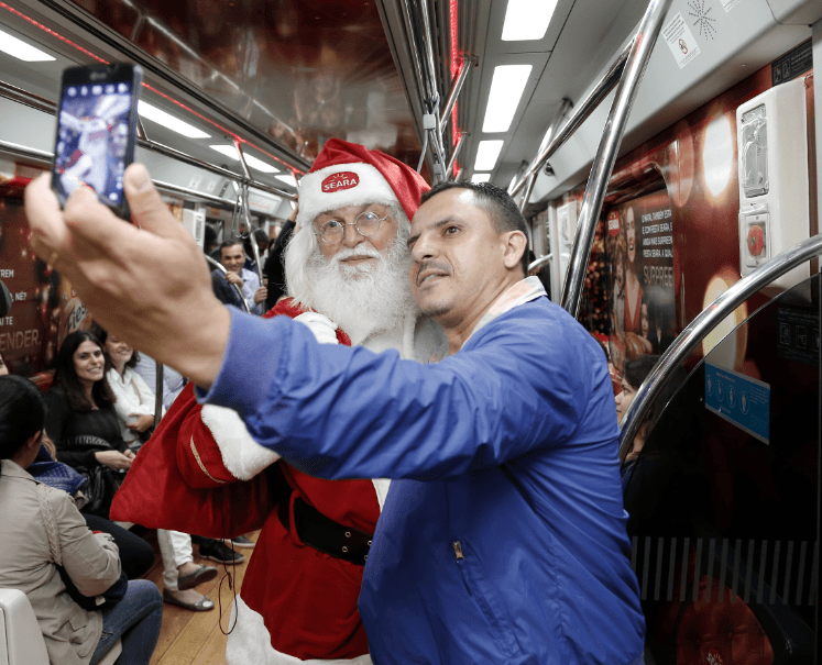 Papai Noel no metrô Papai Noel no metrô