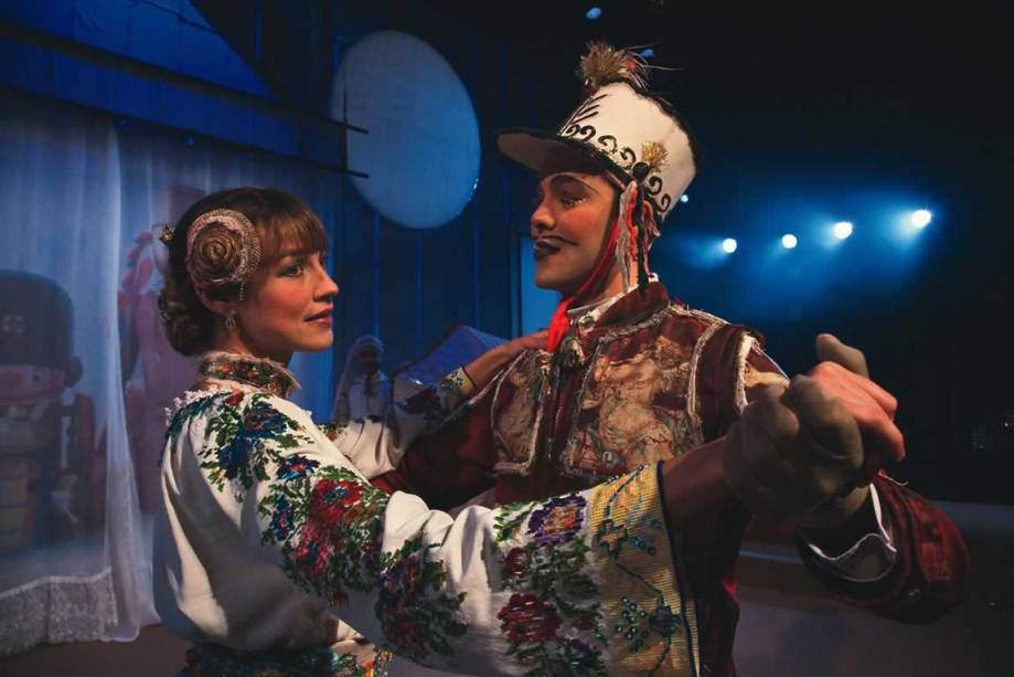 Luana Piovani e Pablo Áscoli na peça O Soldadinho e a Bailarina Luana Piovani e Pablo Áscoli na peça O Soldadinho e a Bailarina