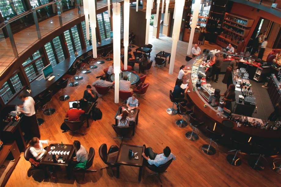 Octavio Café: salão monumental para saborear expresso e coado de marca própria Octavio Café: salão monumental para saborear expresso e coado de marca própria