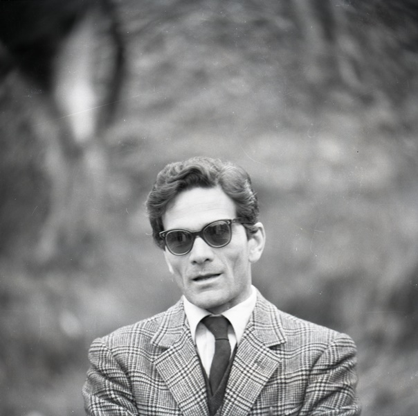 Pasolini ou Quando o Cinema se Faz Poesia e Política de seu Tempo Pasolini ou Quando o Cinema se Faz Poesia e Política de seu Tempo