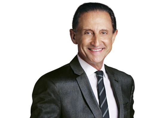 Paulo Skaf tem manias de arrumar quadros tortos