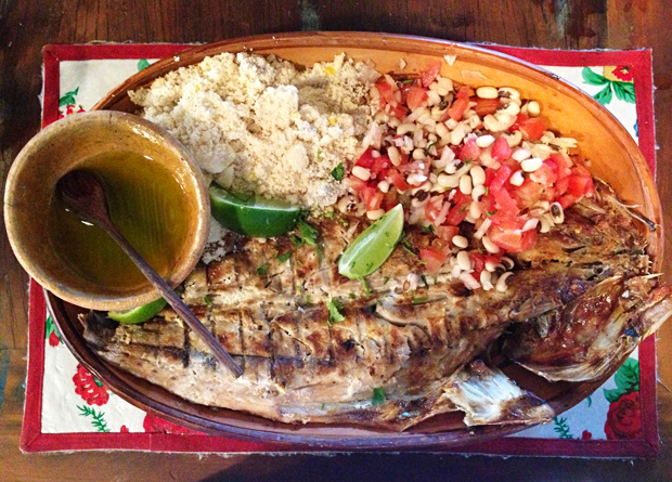 Pescados escolhidos na peixaria e preparados na hora