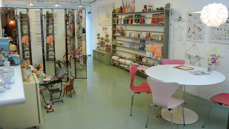 Criada por duas amigas, loja faz objetos de decoração e brinquedos infantis como bonecas e ursinhos 100% algodão Criada por duas amigas, loja faz objetos de decoração e brinquedos infantis como bonecas e ursinhos 100% algodão