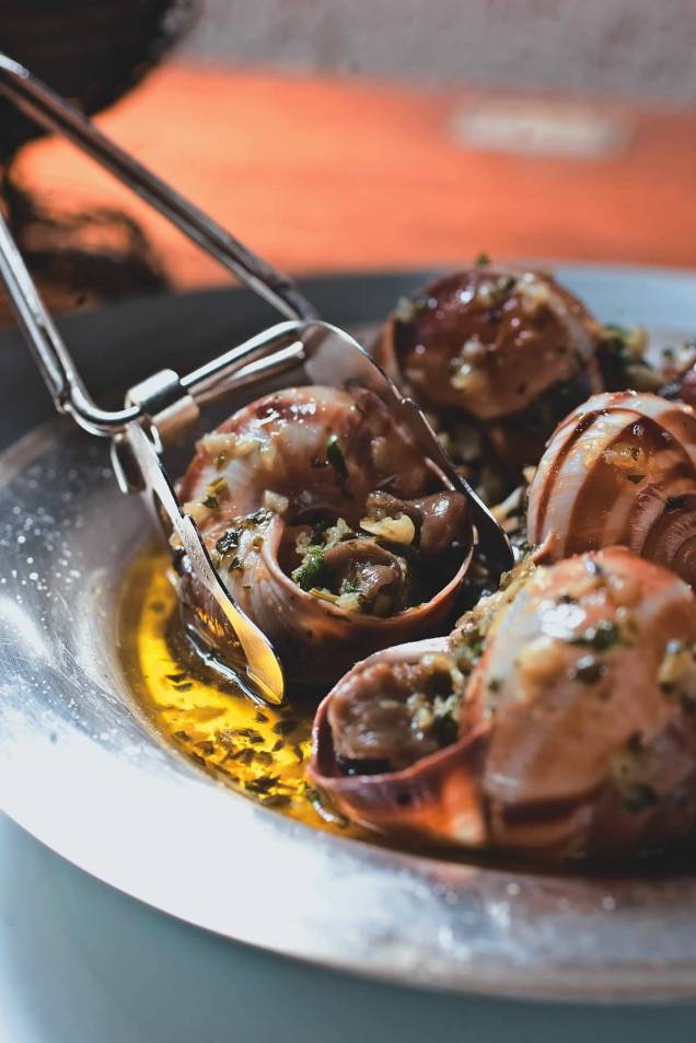 Entrada do francês Poivre: o escargot à provençal tem sabor marcante e agradável Entrada do francês Poivre: o escargot à provençal tem sabor marcante e agradável