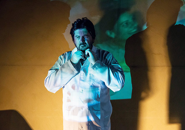 Celso Frateschi leva “Potestad” para o Ágora, enquanto prepara “Primeiro Amor”, com Julia Lemmertz e Fernando Eiras