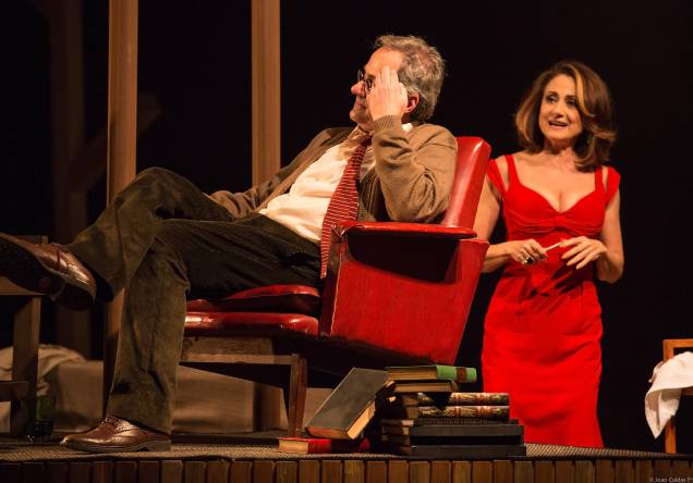 Cena de Quem Tem Medo de Virginia Woolf, sob direção de Victor Garcia Peralta Cena de Quem Tem Medo de Virginia Woolf, sob direção de Victor Garcia Peralta