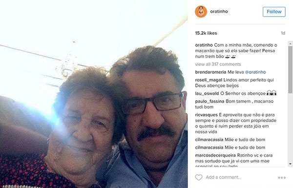 Apresentador Ratinho publica foto ao lado da mãe e surpreende fãs: “Só faltou o bigode na mamãe”