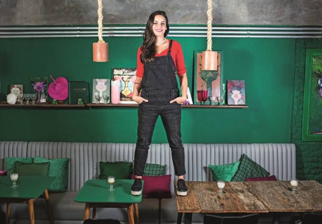 São Paulo, SP 20/09/2016 PERFIL - Chef Renata Vanzetto no seu novo estabelecimento. Em apenas oito anos, a jovem (27 anos), que poderia ser facilmente modelo fotográfico, ergueu um pequeno império com sete empreendimentos ligados à gastronomia que têm um faturamento anual de 15 milhões de reais. Foto: Leo Martins São Paulo, SP 20/09/2016 PERFIL - Chef Renata Vanzetto no seu novo estabelecimento. Em apenas oito anos, a jovem (27 anos), que poderia ser facilmente modelo fotográfico, ergueu um pequeno império com sete empreendimentos ligados à gastronomia que têm um faturamento anual de 15 milhões de reais. Foto: Leo Martins