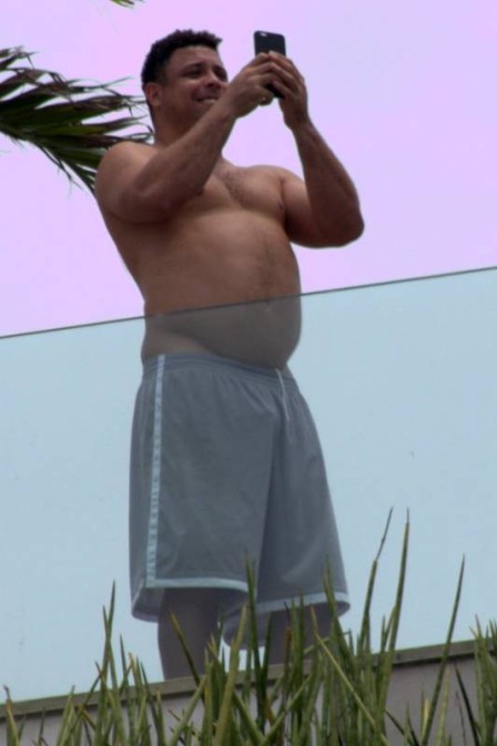 De férias no Rio, Ronaldo aparece com visual muito diferente do tempo de ‘Medida Certa’