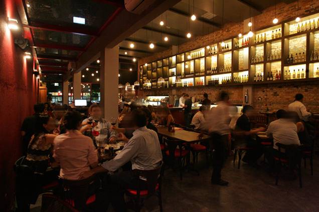 Rouge Bar à Vin: 120 rótulos Rouge Bar à Vin: 120 rótulos