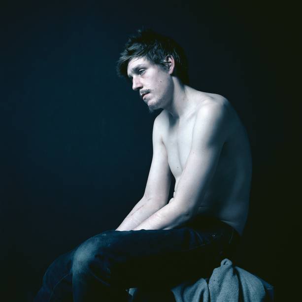 Ricardo Alcaidefaz retratos quase religiosos de sem-teto londrinos Ricardo Alcaidefaz retratos quase religiosos de sem-teto londrinos