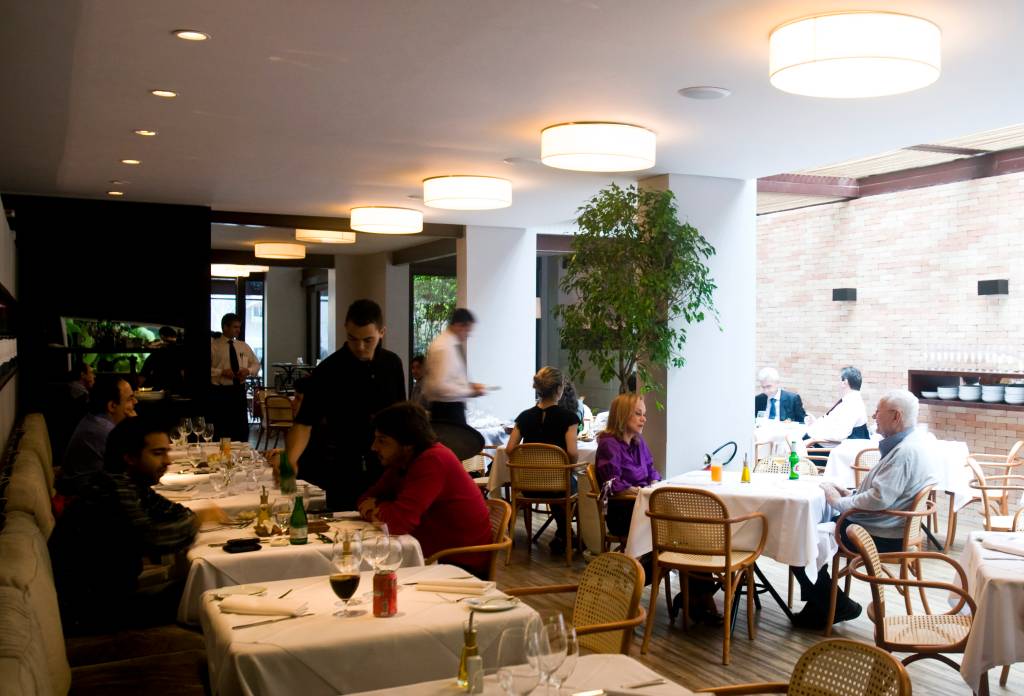 Paulo Kotzent lança primeiro menu como titular do Santovino