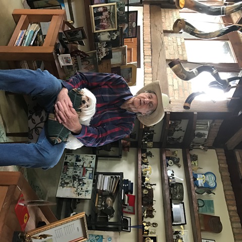 Sérgio Reis se recupera em casa após operar o fêmur