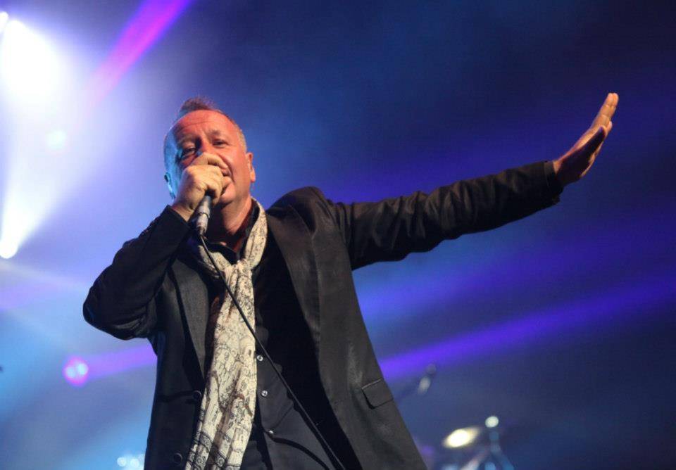 O vocalista da banda escocesa Simple Minds, Jim Kerr