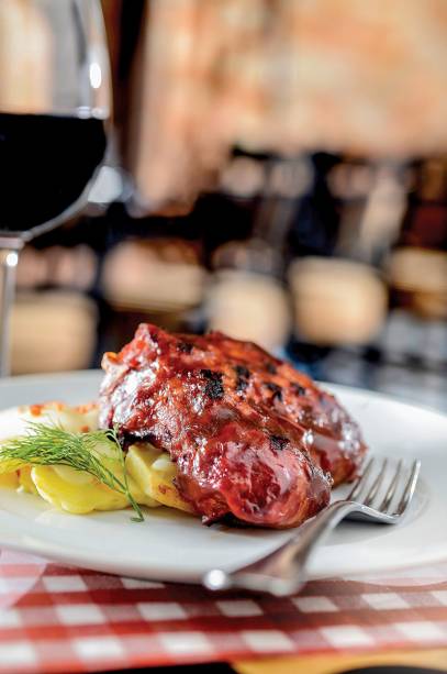 Costelinha: servida ao molho barbecue Costelinha: servida ao molho barbecue