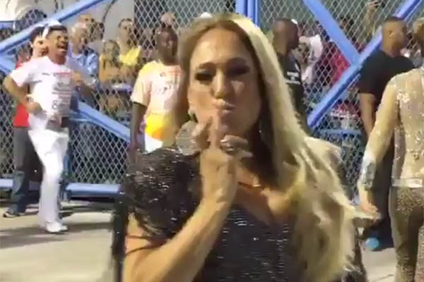 Susana Vieira leva tombo em ensaio de escola de samba e incendeia a internet