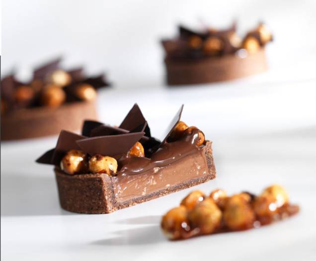 Tartelete de noz-pecã com creme de chantili Tartelete de noz-pecã com creme de chantili