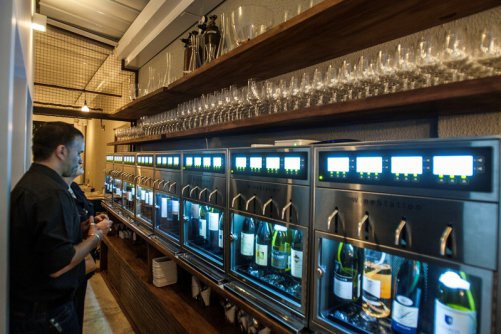 Branco e tinto em doses: era a proposta do bar de vinhos que fecha hoje (Foto: Mario Rodrigues)
