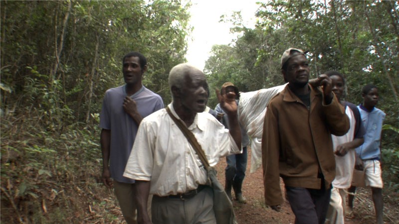 Documentário se passa em um distrito de Diamantina (MG) e mostra a vida de um garimpeiro octogenário que gosta de relembrar causos fantásticos