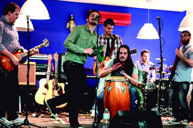 Verão na Vila: banda The Lonesome Duo se apresenta na sexta, dia 30, das 19h às 20h Verão na Vila: banda The Lonesome Duo se apresenta na sexta, dia 30, das 19h às 20h