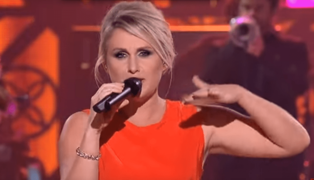 9 gringos cantando músicas brasileiras no ‘The Voice’