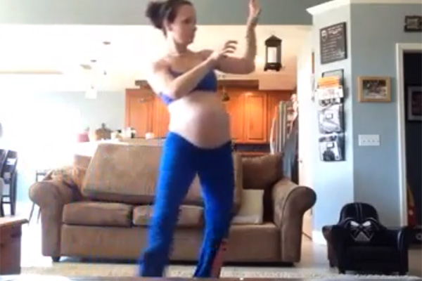 Grávida tenta induzir o parto ao som de ‘Thriller’ e o resultado é hilário