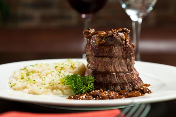 Turnedô de filé-mignon com risoto de limão-sicliano. FOTO: Romero Cruz