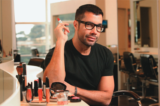 Para celebrar 25 anos de carreira, Fernando Torquatto lança livro