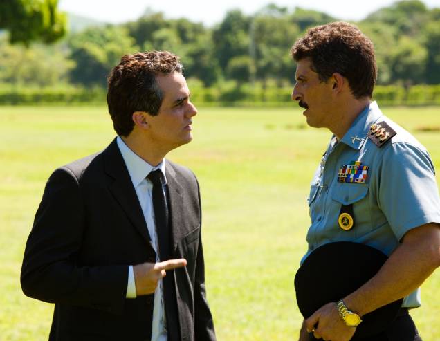 Wagner Moura e Milhem Cortaz em cena de Tropa de Elite 2 Wagner Moura e Milhem Cortaz em cena de Tropa de Elite 2