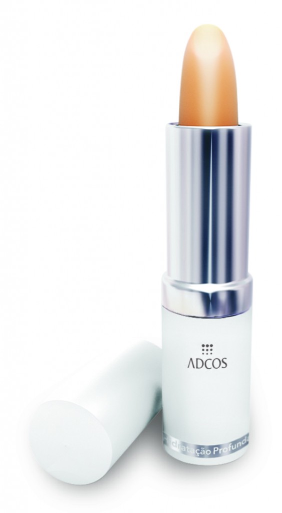Ultra Nutrição Labial 3,5g (R$ 86,00): Nutre e hidrata profundamente, auxiliando na prevenção de rugas ao redor dos lábios. Seu uso contínuo modela e redesenha o contorno labial, deixando-o mais definido. Contém Maxi-Lip®, Vitamina E, Manteiga de Karité, Ceras Naturais de Abelha, Candelila, Carnaúba e Ozoquerita. Indicado para o rejuvenescimento de lábios em todas as idades. ADCOS SAC: 0800 722 1123