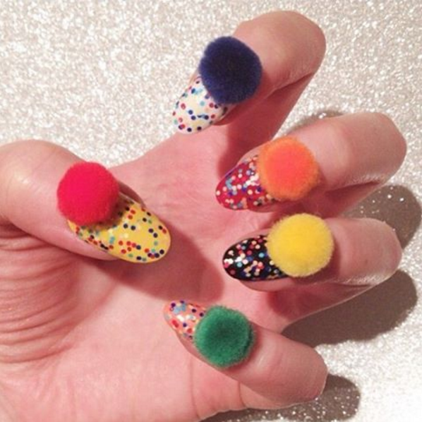 unhas-pompom1