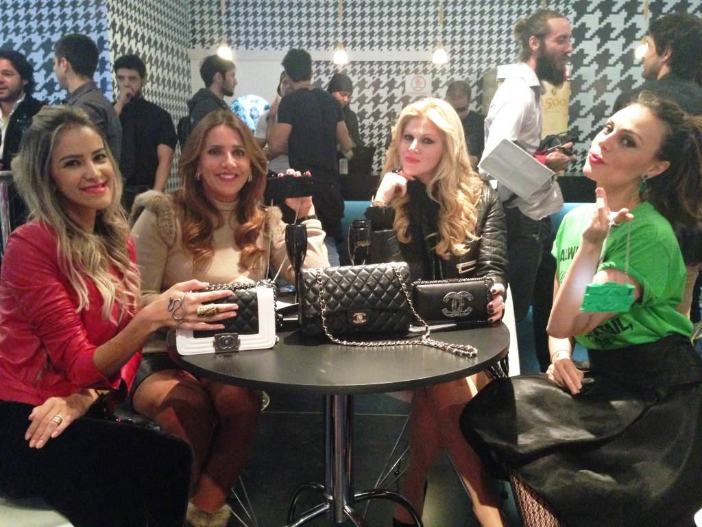 Tomei champanhe pobrinho na São Paulo Fashion Week